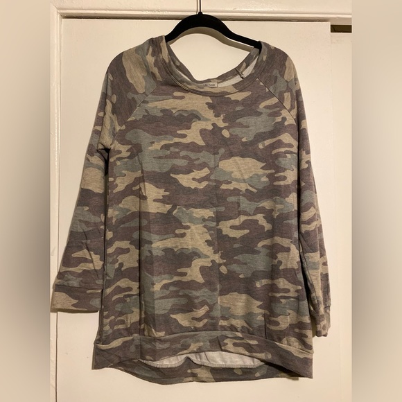 Charlotte Russe Tops - 💚3 for $10!💚 Charlotte Russe Faded Camoflage Shirt - size Medium